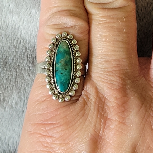 Vintage Native American Handmade Sterling Silver Turquoise Ring - Picture 3 of 7